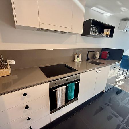 Midnight Luxe 1Br 1Bath Apartment 104 In The Heart Of Braddon Pool Sauna Secure Parking Wine Wifi Canberra Esterno foto