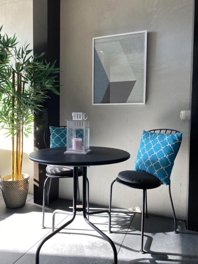 Midnight Luxe 1Br 1Bath Apartment 104 In The Heart Of Braddon Pool Sauna Secure Parking Wine Wifi Canberra Esterno foto