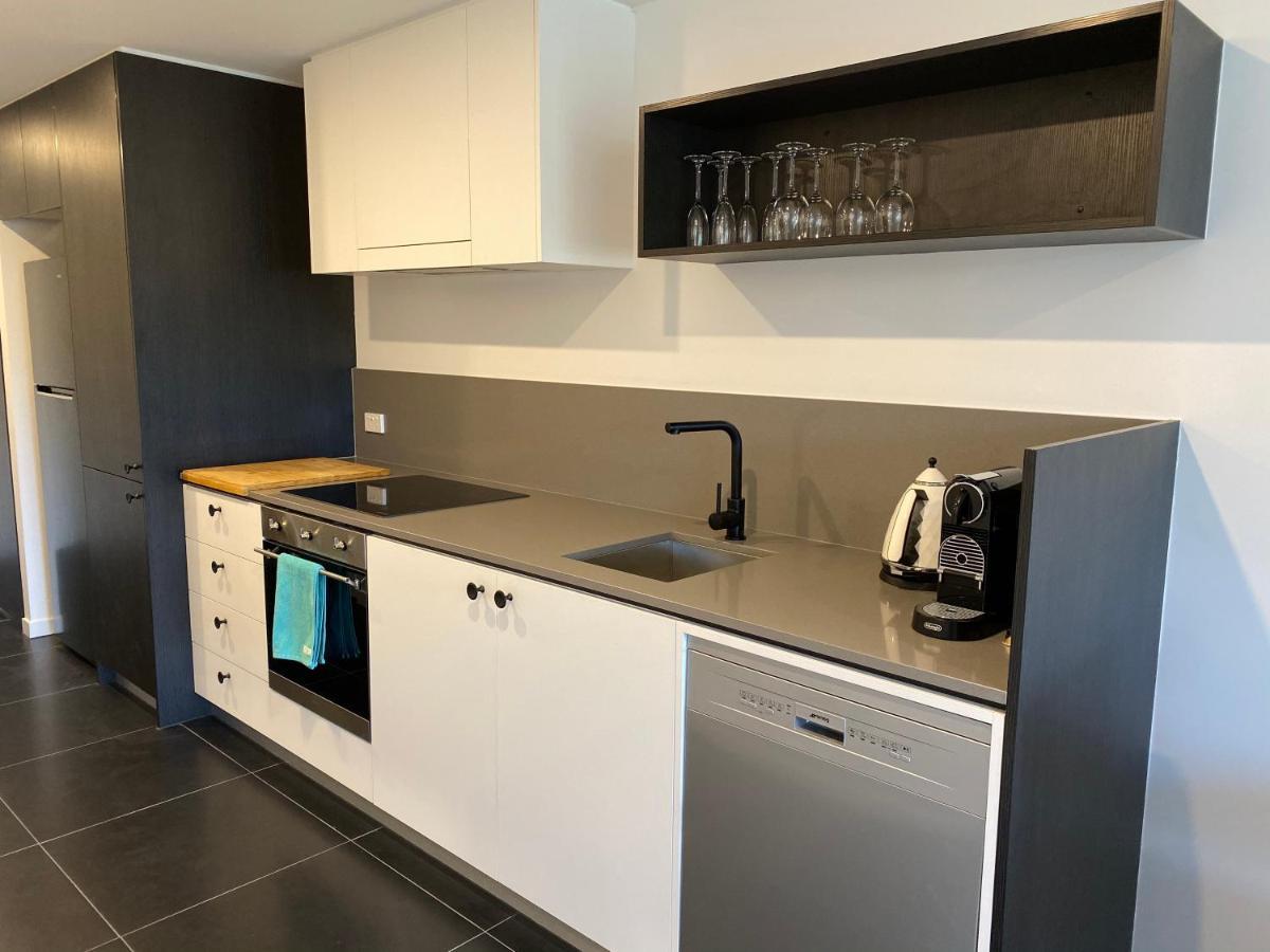 Midnight Luxe 1Br 1Bath Apartment 104 In The Heart Of Braddon Pool Sauna Secure Parking Wine Wifi Canberra Esterno foto