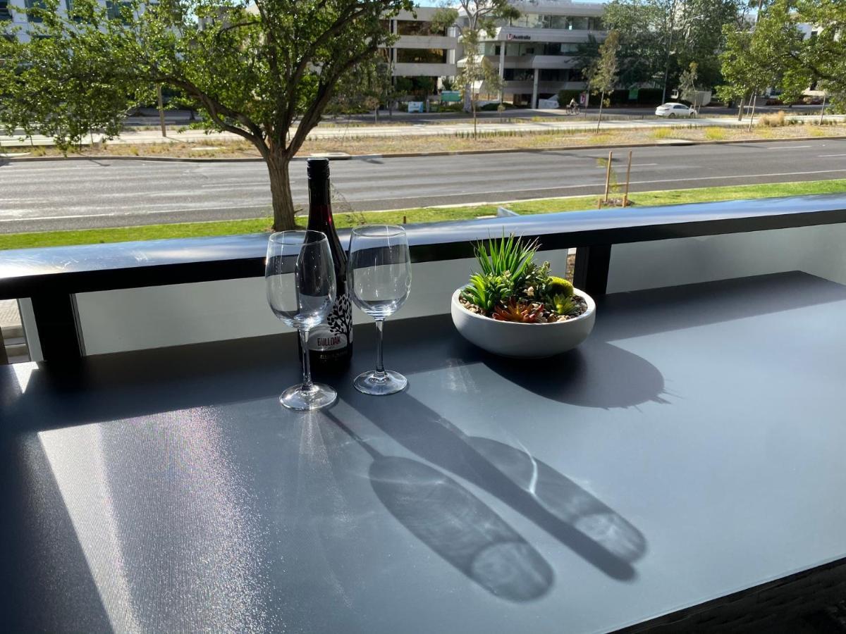 Midnight Luxe 1Br 1Bath Apartment 104 In The Heart Of Braddon Pool Sauna Secure Parking Wine Wifi Canberra Esterno foto