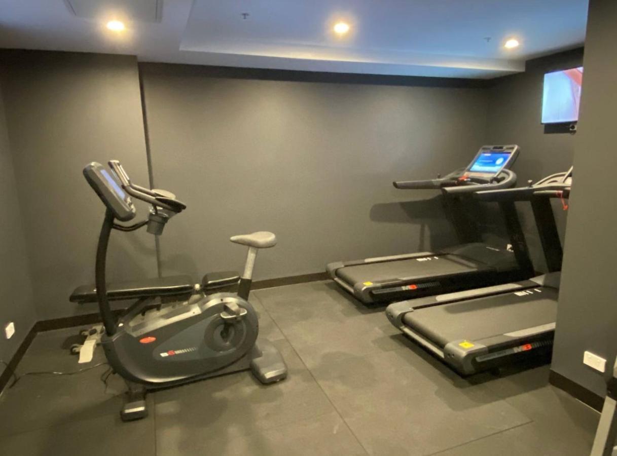 Midnight Luxe 1Br 1Bath Apartment 104 In The Heart Of Braddon Pool Sauna Secure Parking Wine Wifi Canberra Esterno foto