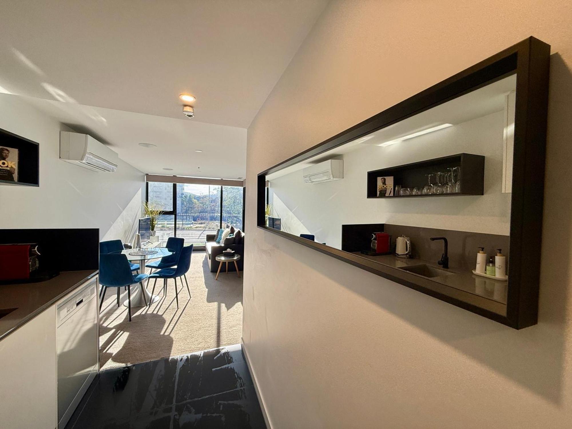 Midnight Luxe 1Br 1Bath Apartment 104 In The Heart Of Braddon Pool Sauna Secure Parking Wine Wifi Canberra Esterno foto