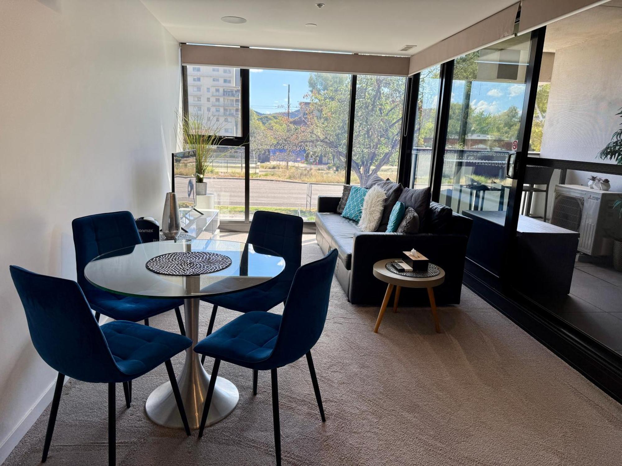 Midnight Luxe 1Br 1Bath Apartment 104 In The Heart Of Braddon Pool Sauna Secure Parking Wine Wifi Canberra Esterno foto