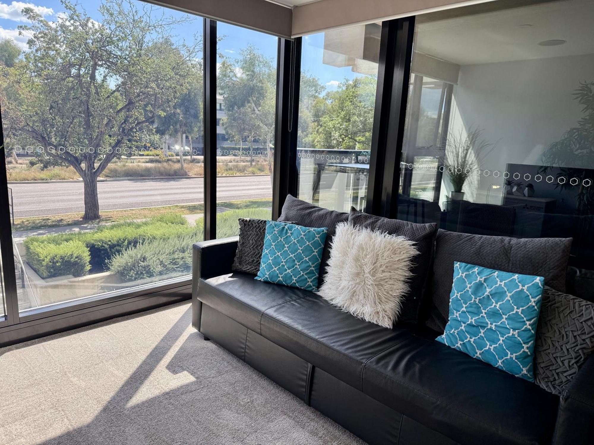 Midnight Luxe 1Br 1Bath Apartment 104 In The Heart Of Braddon Pool Sauna Secure Parking Wine Wifi Canberra Esterno foto