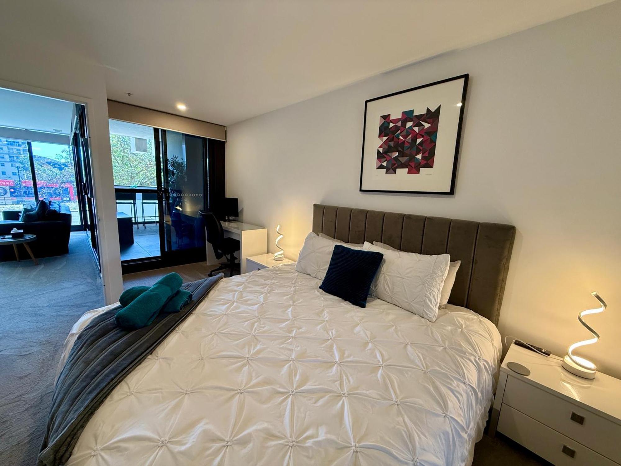 Midnight Luxe 1Br 1Bath Apartment 104 In The Heart Of Braddon Pool Sauna Secure Parking Wine Wifi Canberra Esterno foto