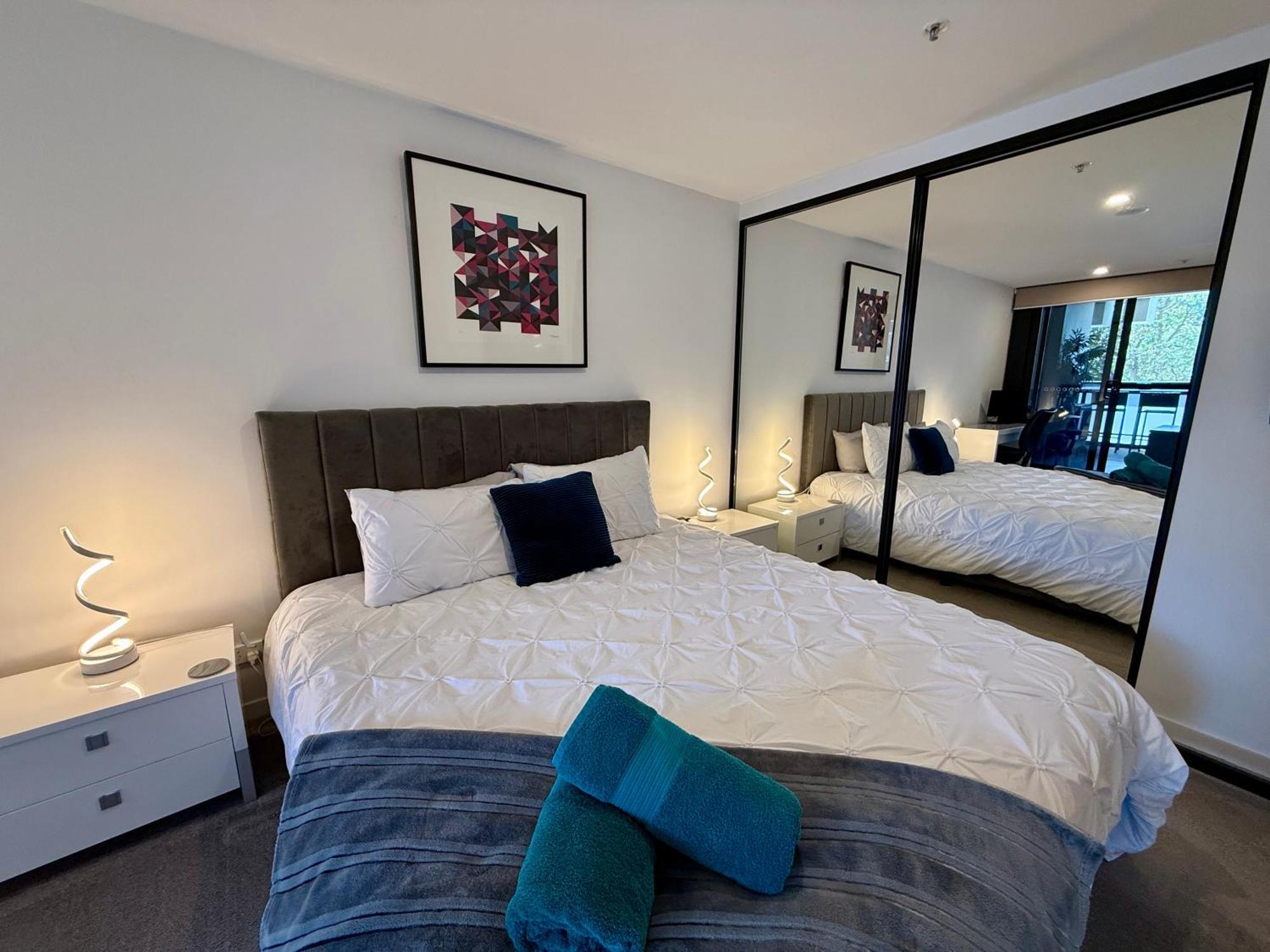 Midnight Luxe 1Br 1Bath Apartment 104 In The Heart Of Braddon Pool Sauna Secure Parking Wine Wifi Canberra Esterno foto